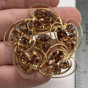 Vintage Brooch Brown rhinestone Gold tone 2” Statement Elegant